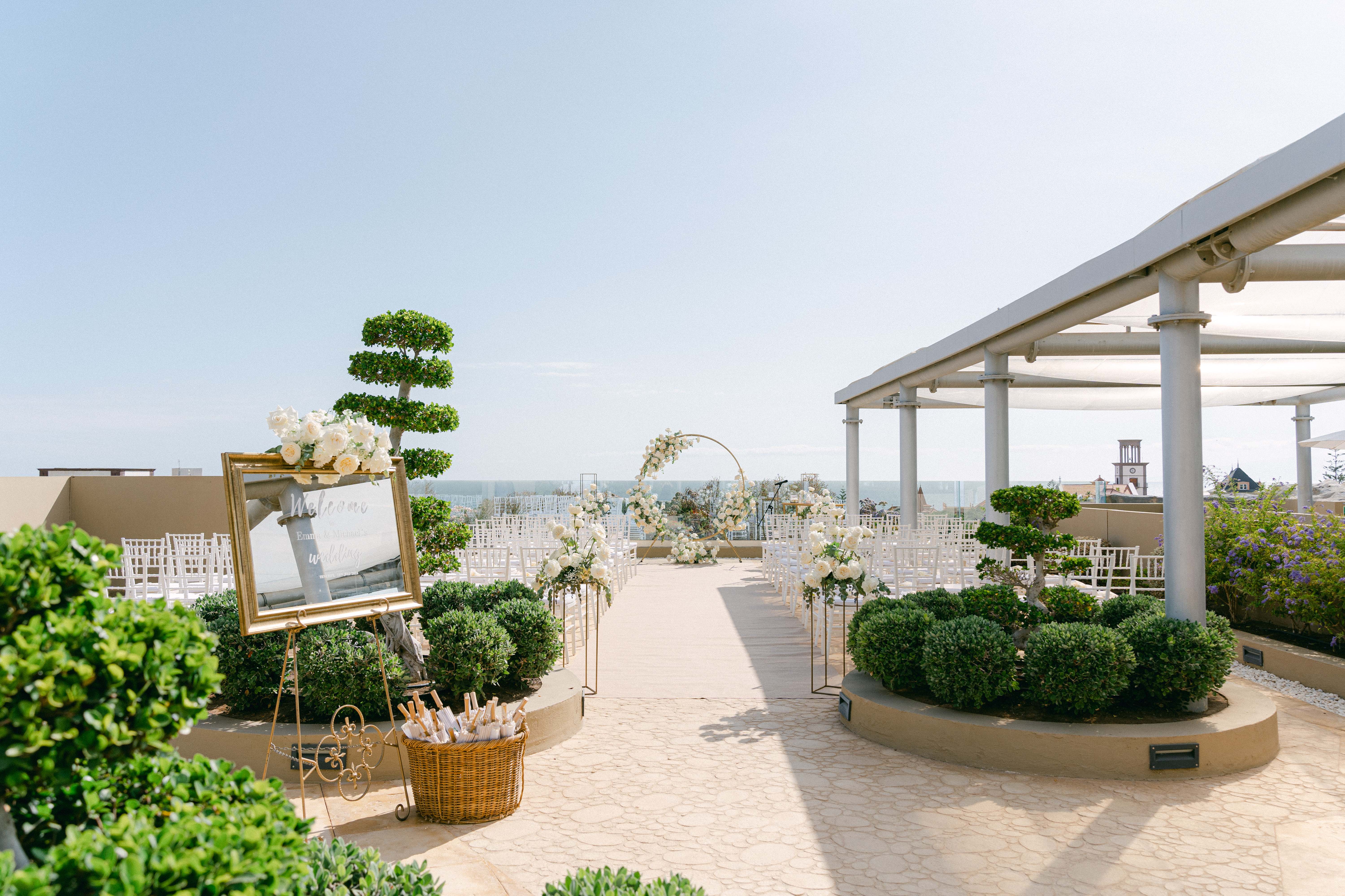 Book your wedding day in GF VICTORIA